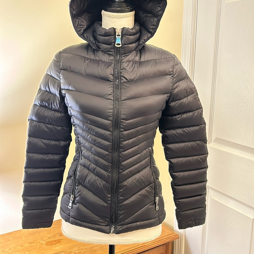 Contoured to flatter. Calvin Klein 7 • puffer